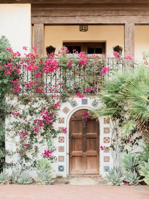 Peach + Blush Hummingbird Nest Ranch Wedding Hummingbird Wedding Decor, Whispering Rose Ranch Wedding, Pecan Springs Ranch Wedding, Sunset Ranch Wedding Hawaii, Hummingbird Nest Ranch Wedding, Hummingbird Nest Ranch, Hummingbird Nest, Honey Photography, Wedding Villa