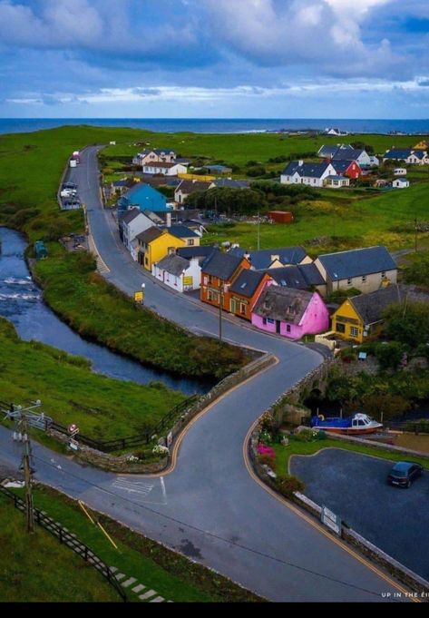 Doolin Ireland, Best Of Ireland, Ireland Road Trip, Colorful Houses, Beautiful Landscape Photography, Cliffs Of Moher, Visit Ireland, Scotland Travel, Beautiful Places In The World