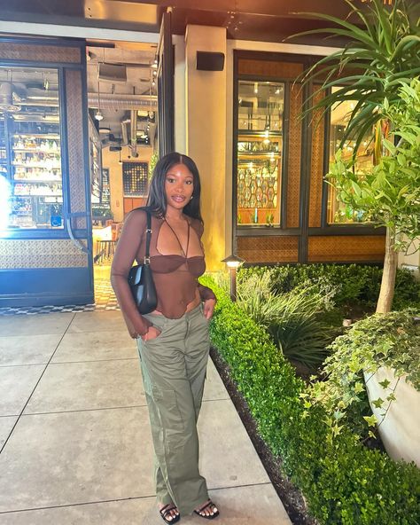 Album: Recents 📸 #cltblogger #cltbloggers #styleinsporation #ootnight #ootn #fashionover30 #over30style . . . . . Everyday style, style inspo, daily look, city girl, city girls, going out fit, night time style, baggy cargo pants, low waist cargo pants, dinner outfit Cargo Pants Outfit, City Girl, Daily Look, Pants Outfit, Night Time, Cargo Pants, Everyday Fashion, Blogger, Going Out