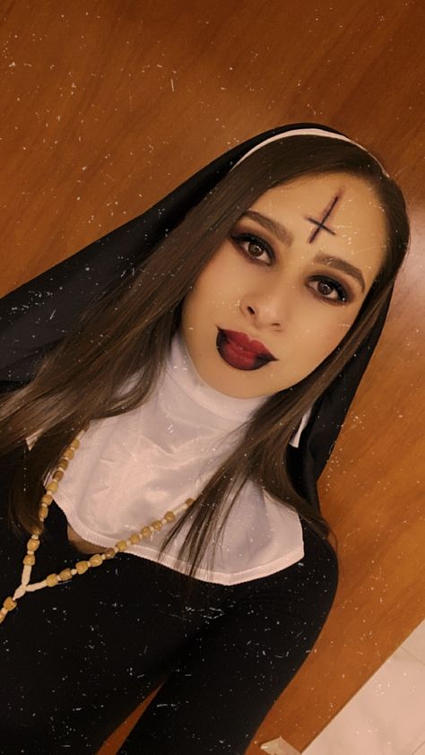 Scary Nun Costume Makeup, Scary Nun Makeup Easy, Carrie Halloween, Carrie Halloween Costume, Evil Nun, Nun Halloween, Nun Costume, Horror Halloween Costumes, Halloween 23