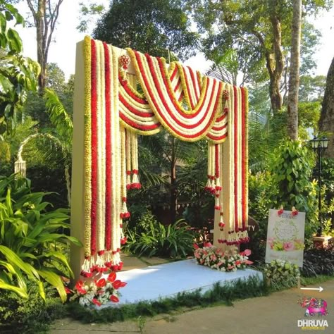 South Indian Flower Decoration, South Indian Traditional Wedding, Flower Gate, Entrance Door Decor, Palm Leaf Decor, Small Wedding Decor, Reception Stage Decor, Entrance Arch, Gate Decoration