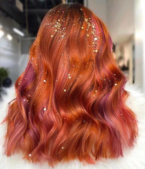 Dyed Curly Hair, Sunny Season, Copper Hair Color, Copper Hair, Glitter Hair, Hair Inspiration Color, Hair Inspo Color, Ginger Hair, Long Curly Hair