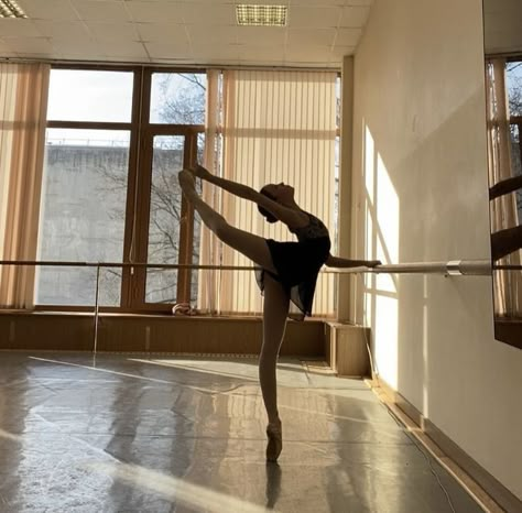 Lia Morelli, Adrian Volkov, Dance Motivation, Dancer Lifestyle, Ballet Pictures, Dance Aesthetic, Ballet Aesthetic, Ballet Academy, Dance Dreams