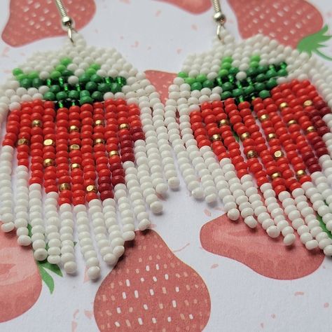 Sparkly summer fruit earrings. Strawberry fringe. Red and white with gold and green. Original design by Handmade Seed Beaded. Strawberry Bead Earrings, Strawberry Seed Bead Earrings, Strawberry Earrings Beaded, Beaded Animal Earrings, Summer Beaded Earrings, Strawberry Beaded Earrings, Beaded Strawberry Earrings, Beaded Strawberry, Sellable Crafts