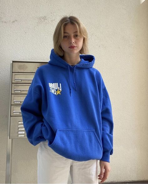 Royal Blue Sweatshirt Outfit, Blue Hoodie Outfit Aesthetic, Blue Adidas Outfit, Blue Sweatshirt Outfit, Blue Hoodie Outfit, Hoodie Outfit Aesthetic, Hoddies Outfits, Cargo Pants Outfit, Hijabi Outfits Casual