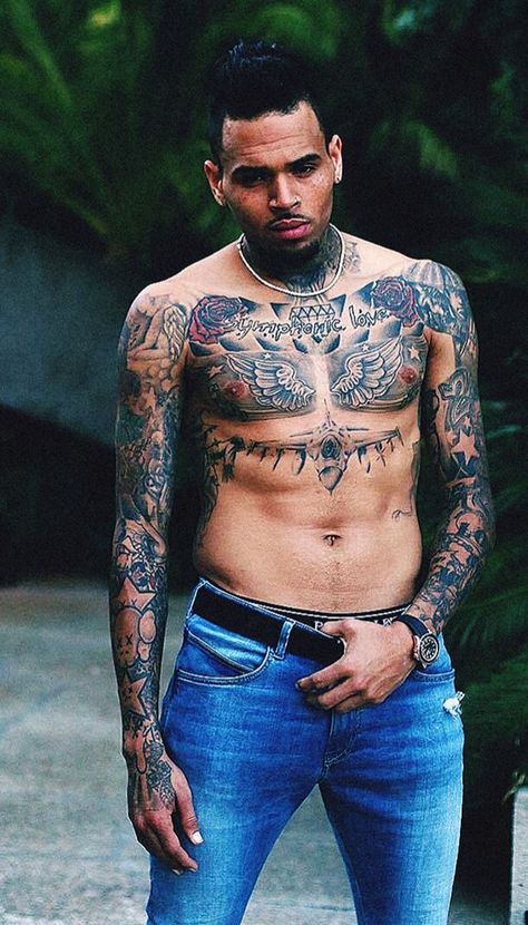 Chris Brown Chest Tattoo, Chris Brown Shirtless, Chris Brown Dance, Acting Job, Chris Brown Photoshoot, King Chris, Hawaiian Tattoos, Chris Brown Style, Tattoo Pics