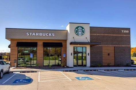 Small Restaurant Design Exterior, Small School Exterior, Small Grocery Store Exterior, Sign Board Design Store Fronts, Comercial Small Building Design, Starbucks Building, Convenience Store Exterior Design, Modern Commercial Building Exterior, Modern Starbucks Exterior