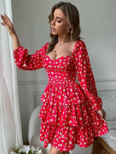 Frock Designs For Women, Simple Frocks, Frock For Women, Tiered Ruffle Dress, Classy Dress Outfits, Classy Casual Outfits, Frock Design, Look Casual, Ditsy Floral