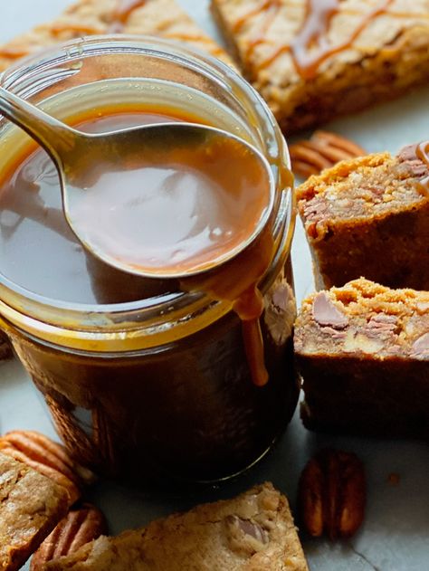 Bourbon Caramel Sauce Caramel Bourbon Sauce, Whiskey Salted Caramel Sauce, Bourbon Salted Caramel, Whisky Caramel Sauce, Salted Bourbon Caramel Sauce, Fig Pudding, Salted Caramel Sauce Recipe, Bourbon Caramel Sauce, Ice Cream Sauce