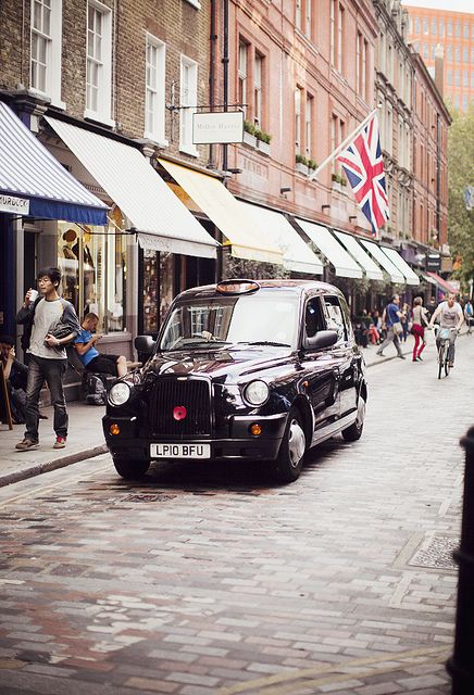 Where would we be without the beloved black cab to get us across London, from meeting to meeting?! Carla Diaz, London Theme, London Taxi, Black Cab, London Dreams, Living In London, Taxi Cab, London Places, Bus Travel