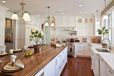 Stunning island an the wooden countertop makes it feel warm. Green Kitchen Walls, Wood Island, Wood Counter, Wood Countertops, Kitchen Paint, Green Kitchen, Traditional Kitchen, Kitchen Remodel Idea, Kitchen Makeover