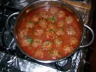 Albondigas Con Salsa de Tomate (Meatballs in Tomato Sauce) Authentic Italian Meatballs, Spaghetti Meatball Recipes, Cuban Spanish, Meatballs In Tomato Sauce, Mexican Meatballs, Gluten Free Meatballs, Gluten Free Spaghetti, Garlic Puree, Caribbean Cuisine