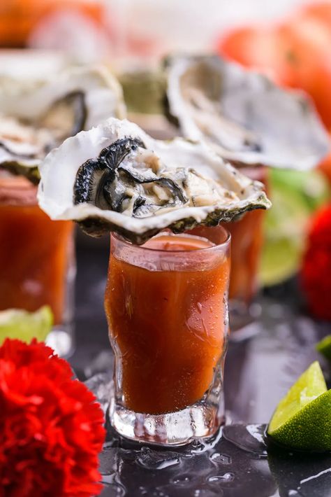 Oyster Shooter Recipe, Oyster Shooter, Shooter Recipes, Summer Crockpot Recipes, Best Oysters, Shucking Oysters, Red Cocktails, Fresh Oysters, Cocktail Sauce