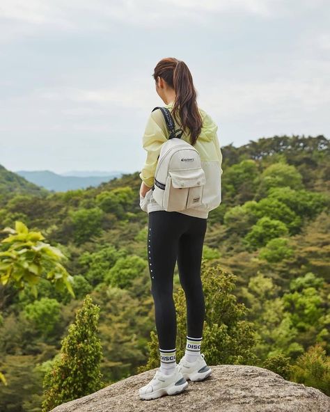 Jeon Yeo Bin, Hiking Outfit Women, Graduation Picture Poses, Graduation Pictures, Hiking Outfit, Swag Outfits, Picture Poses, Fjallraven Kanken Backpack, Boyfriend Pictures