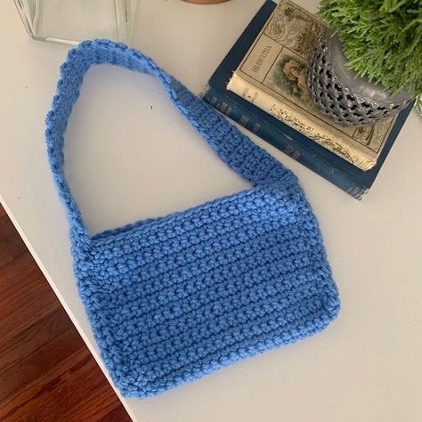 Mini Bag Pattern, Crochet Mini Bag, Crochet Shoulder Bags, Free Crochet Bag, Shoulder Bags Pattern, Mode Crochet, Astuces Diy, Bag Pattern Free, Crochet Shoulder Bag