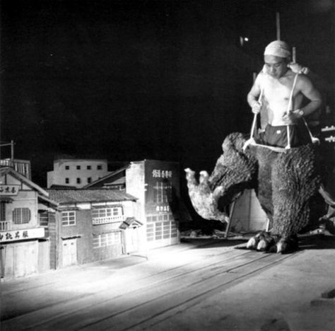 godzilla Photos Rares, Japanese Town, Natalie Wood, Japanese Film, Famous Movies, Kirsten Dunst, Stanley Kubrick, Movie Sets, Alfred Hitchcock