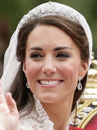 Amazon WEDDING HAIRSTYLE IDEAS HOW TO DO PERFECT BRIDAL MAKEUP THE BIG WEDDING TRENDS OF 2013   - Cosmopolitan.co.uk Tiara Pictures, Uk Newspapers, Kate Middleton Stil, Moda Kate Middleton, Kate Middleton Wedding Dress, Make Up Sposa, Düşes Kate, Herzogin Von Cambridge, Middleton Wedding