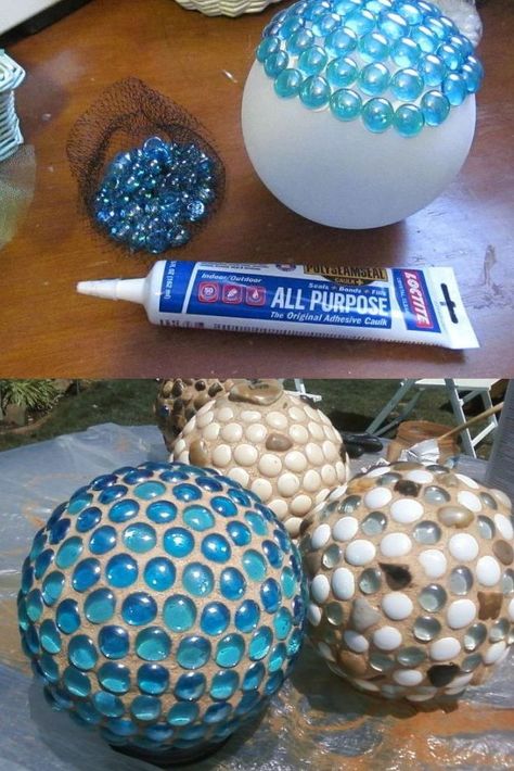 Simple art can change your space! These delightful decorative garden art balls can give your garden a whole new look. Her Dollar Store gem idea was pinned 98 THOUSAND times on Pinterest, and wait until you see why! - This will look amazing in your garden! fter seeing so many posts on diy garden globes, I just had to try it! #diy #gardenglobes #gardenart #gazingballs Deco Marine, Bloxburg Hallway, Garden Globes, Garden Balls, Paper Wall Hanging, Entrance Modern, Modern Hallway, Garden Art Sculptures Diy, Garden Art Projects