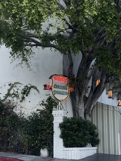 chateau marking Los Angeles Chateau Marmont Interior, Chateau Marmont Aesthetic, New Moon 2023, Chateau Marmont Los Angeles, 70s Americana, Girl Life Aesthetic, Cool Girl Rooms, Ldr Songs, French Eclectic