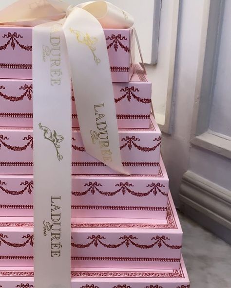 Laduree Boxes Packaging, Laduree Packaging, Packing Box Design, Pink Princess Aesthetic, Laduree Macarons, Laduree Paris, Bakery Branding, Sweet Like Candy, Birthday Bouquet