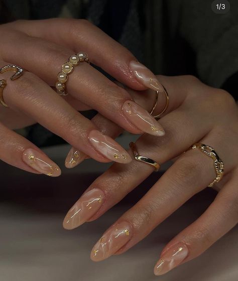 Blue Gold French Tip Nails, Aesthetic Wedding Nails, Nails For Gold Jewelry, Nail Art Gel Ideas, Nude And Gold Nail Designs, Gold And Nude Nails, Nails For A Wedding, Nude And Gold Nails, Ideas Para Uñas