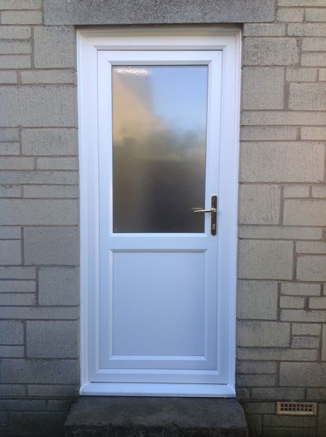 Upvc Back Door, Backdoor Ideas Back Doors, Upvc Doors Design, Front Door Options, Aluminium Door Design, Aluminium Front Door, Door Options, Bath Door, Door Paint