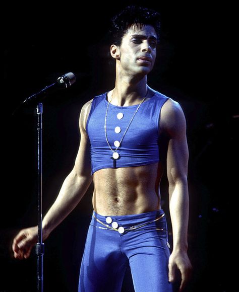 1986 Los Angeles■the Beautiful One in the blues■ Prince Performing, Prince Parade, Style Androgyne, Princes Fashion, Costume Inspirations, Prince Musician, Prince Images, Prince Tribute, The Artist Prince