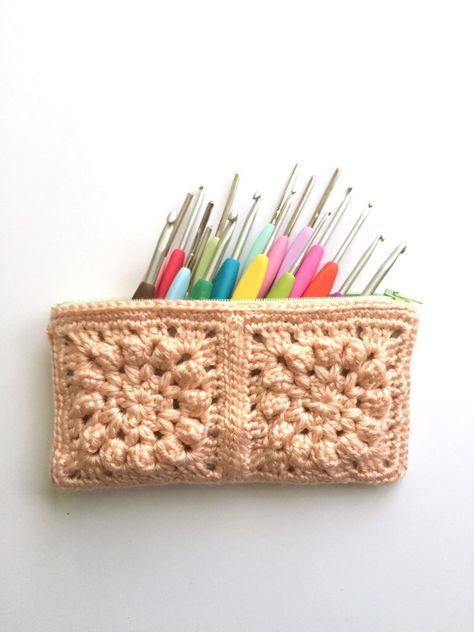 Not Your Granny's Granny Square Clutch - free crochet pattern from Not Your Average Crochet Granny Square Clutch, Square Pencil Case, Crochet Granny Square, Modern Crochet, Love Crochet, Crochet Granny, Crochet Crafts, Crochet Ideas, Crochet Designs