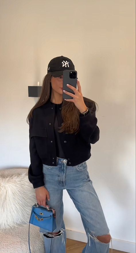 Sports Bomberjack Outfit, Black Bomberjack Outfit Winter Women, Crop Bomberjack Outfit, Spring Jackets 2024, Cropped Bomberjack Outfit, Casual Outfits Ideas, Look Jean, Europe Outfits, Chique Outfits