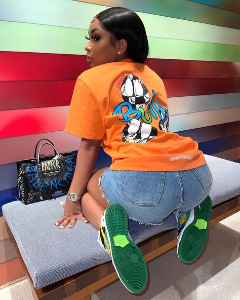 Orange Graphic Tee Outfit, Graphic Tee Outfit Black Women, Orange Graphic Tee, Graphic Tee Outfit, Outfit Black Women, Orange Graphic, Clothes Streetwear, Y2k Clothes, Streetwear Fashion Women