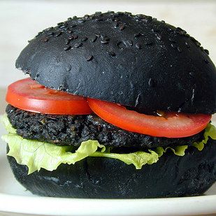 Activated Charcoal for All-Black Burgers | 33 Essentials Every Carnivore Absolutely Needs Black Burger, Spooky Food, Black Food, Good Burger, Food Trends, Halloween Recipes, Burger Recipes, Pretty Food, Aesthetic Food