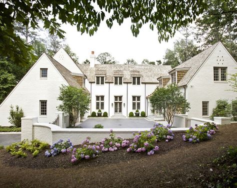 Farmhouse Elevation, English Farmhouse, French Country Modern, Brick And Wood, Casa Exterior, Atlanta Homes, White Brick, Exterior Brick, White Houses