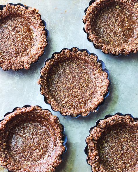 Chocolate Granola Tarts – It's All Good Vegan Oat Crust, Mini Fruit Tarts, Luxurious Chocolate, Mini Tarts, Mini Tart Pans, Raspberry Coconut, Tarts Crust, Chocolate Granola, Fruit Compote