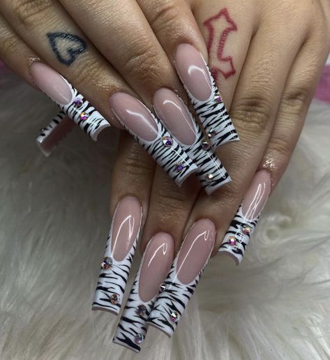 Y2k Square Acrylic Nails, Y2k Long Acrylic Nails, Drain Nails, Cybery2k Nails, Y2k Long Nails, 2000s Nails Acrylic Y2k, Y2k Nails Red, Snooki Nails, Long Y2k Nails