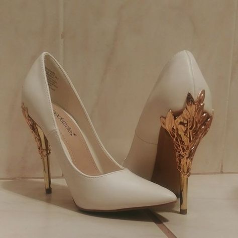 Heels With White Dress, White Pointed Heels, Gold Heels Wedding, White And Gold Heels, Beauty And The Beast Quince, White Shoes Heels, Gold High Heels, Red Marks, Pointed Heels