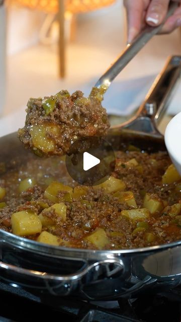 Claudia on Instagram: "Let me share with you how to make my favorite GROUND BEEF CARNE GUISADA WITH POTATOES now let me tell you this one is one of my favorite meals on a budget and under 30 minutes serve with homemade tortillas, refried beans and rice! And yes it’s similar to picadillo yet very different ❤️

Tip: remove the grease from meat if it let any! 

Ingredients
1 small diced onions
3 Anaheim green peppers or 2 bell peppers
1 jalapeño
3 small diced Roma tomatoes 
3 minced garlic cloves
2 lbs lean ground beef or 85/15
4 tsp New Mexico chili powder or paprika 
2 tsp ground cumin
2 tsp oregano
1 tsp black pepper
1 tsp ground chile ancho
Salt to taste I used 2 tsp
4 medium diced potatoes
2 cups water or beef broth **if using broth don’t add the bouillon
2 tbsp APF
4 tsp beef bouillon
1 Refried Beans And Rice, New Mexico Chili, Masala Aloo, Ground Beef Potatoes, Beef Potatoes, Carne Guisada, Ground Beef And Potatoes, Meals On A Budget, Beef And Potatoes