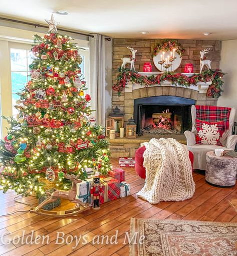 Balsam Hill European Fir Christmas tree in family room with stone fireplace - www.goldenboysandme.com Blue Painted Walls, Tree Day, Farmhouse Christmas Ornaments, Classic Christmas Decorations, Cabin Christmas, Christmas Giveaways, Christmas Living Rooms, Holiday Pillows, Decoration Christmas