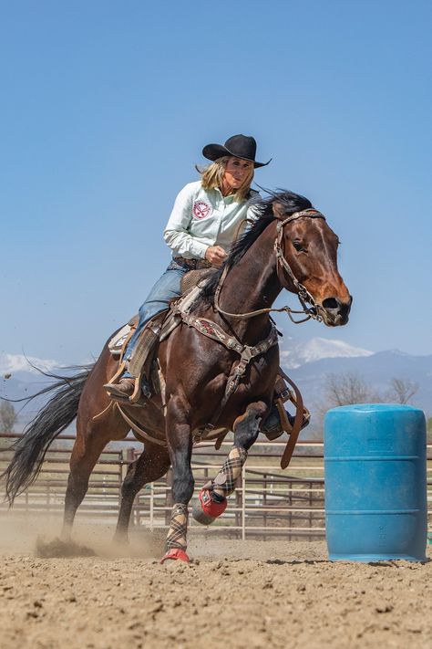 Horses Barrel Racing, Barrel Racing Aesthetic, Barrel Racing Photos, Horse Barrel Racing, Racing Aesthetic, Cowboy Wisdom, Dressage Competition, Barrel Race, Horse Quotes Funny