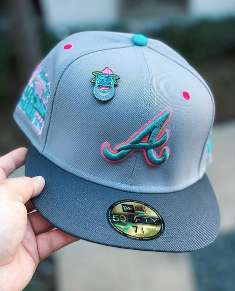 Fitted Hats Aesthetic, Cap Aesthetic, Hats Fitted, Streetwear Caps, Braves Hat, Atlanta Braves Hat, Custom Fitted Hats, Swag Hats, Streetwear Hats