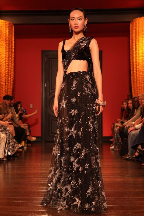 Naeem Khan RTW Spring 2024 [PHOTOS] – WWD Naem Kahn, Runway Gowns, Pre Fall 2016, Naeem Khan, 2016 Fall, Dream Client, Trend Report, Dress Inspo, Fall 2014