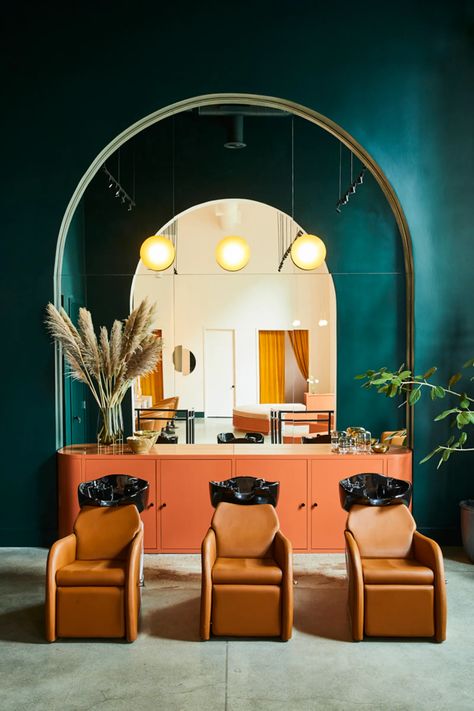 Beauty Salon Art Deco, Art Deco Beauty Salon, Warehouse Salon Design, Art Deco Spa, Beauty Salon Aesthetic, Hair Wash Station, Hair Salon Interior Design, Vision 2023, Hair Salon Design