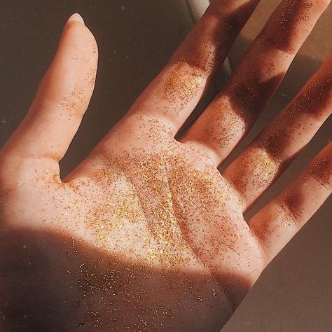 Dust Aesthetic, Aesthetic Hands, Tinkerbell Movies, Bright Sunset, Glitter Aesthetic, Hands Aesthetic, Glitter Photography, Pixie Hollow, Stay Golden