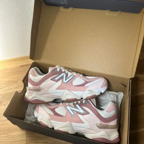 New Balance 9060 Rose Pink -   New Balance Shoes Women's Outfit 9060, New Balance Shoes Pink, New Balance Shoes 9060, New Balance 9060 Pink, Sports Aesthetics, Pink New Balance, Peach Shoes, Pretty Sneakers, New Balance Outfit