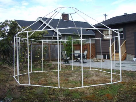 DIY PVC yurt. Concept could be applied for larger structures (larger pipe) instead of renting tents for thousands. Terrace Roof, Yurt Tent, Pvc Pipe Crafts, Pvc Pipe Projects, Pvc Projects, Pvc Pipes, Patio Roof, Pergola Plans, Shade Structure