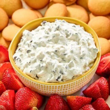 Cream Cheese Dip Recipes Cold Cream Cheese Dip Recipes, Banana Split Pie, Cream Cheese Spread Recipes, Easy Fruit Dip, Cold Dips, Cream Cheese Recipes Dip, Beer Cheese Dip, Cheesecake Dip, Light Appetizers