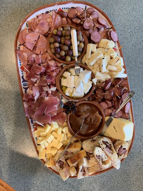 Portuguese Charcuterie Portuguese Cheese Board, Portuguese Charcuterie Board, Charcuterie Ideas, Amazing Appetizers, Charcuterie And Cheese Board, Charcuterie Recipes, Food Inspo, Best Appetizers, Charcuterie Boards