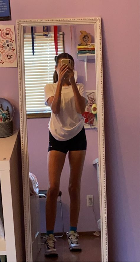 Nike Pro Shorts Outfit Oversized Shirt, Outfits With Spandex Shorts School, Nike Spandex Shorts Outfit, Black Nike Pro Shorts Outfit, Outfit With Nike Pro Shorts, Outfit Ideas Nike Pro Shorts, Nikeproshorts Outfit, Nike Pro Under Jeans, Summer Outfits Nike Pro