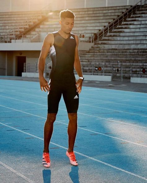 Wayde Van Niekerk Net Worth [2021 Update]: Endorsements & Cars Wayde Van Niekerk, American Boxer, Van Niekerk, Nfl Football Players, Track And Field Athlete, Vegetable Gardens, Rugby Team, American Football Players, Basketball Coach