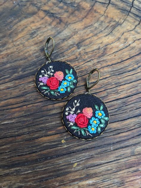 Grandmacore embroidered floral earrings, vintage aesthetic earrings, embroidery roses, forget-me-nots jewelry, garden flower earrings gift Earrings Embroidery, Embroidery Roses, Embroidery Earrings, Embroidered Earrings, Aesthetic Earrings, Boho Crafts Diy, Forget Me Nots, Casual Jewelry, Garden Flower