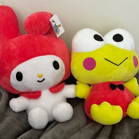 my melody plush and keroppi plush from sanrio universal studios. Kerropi And My Melody, Kerropi Plush, My Melody And Keroppi, Sibling Core, Keroppi Plush, Disney Christmas Cards, My Melody Plush, Melody Plush, Kitty Pictures